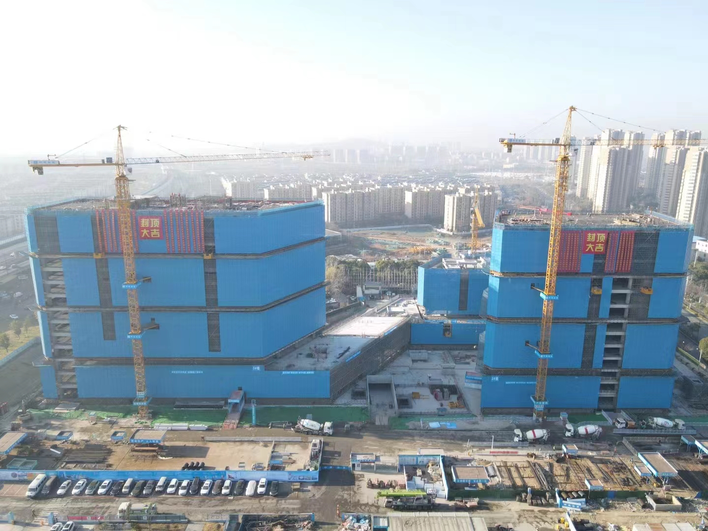 江北新区公共卫生效劳中心主体结构周全封顶